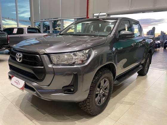 TOYOTA HILUX 2.8 D-4D TURBO DIESEL CD SR 4X4 AUTOMÁTICO TOYOTA HILUX 2.8 D-4D TURBO DIESEL CD SR 4X4 AUTOMÁTICO